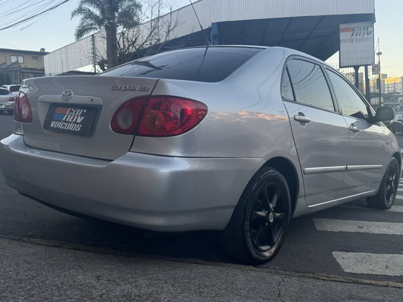 TOYOTA - COROLLA - 2003/2003 - Prata - R$ 35.900,00