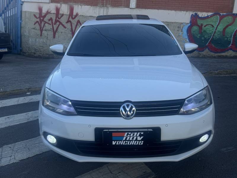 VOLKSWAGEN - JETTA - 2014/2014 - Branca - R$ 71.900,00