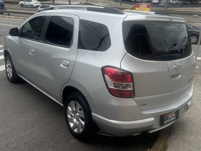 CHEVROLET - SPIN - 2015/2015 - Prata - R$ 55.900,00