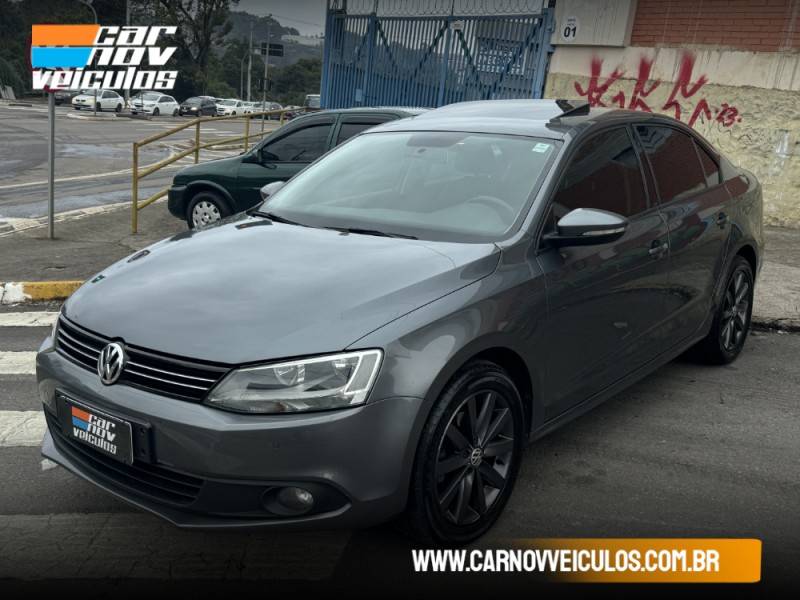 VOLKSWAGEN - JETTA - 2013/2013 - Cinza - R$ 69.900,00