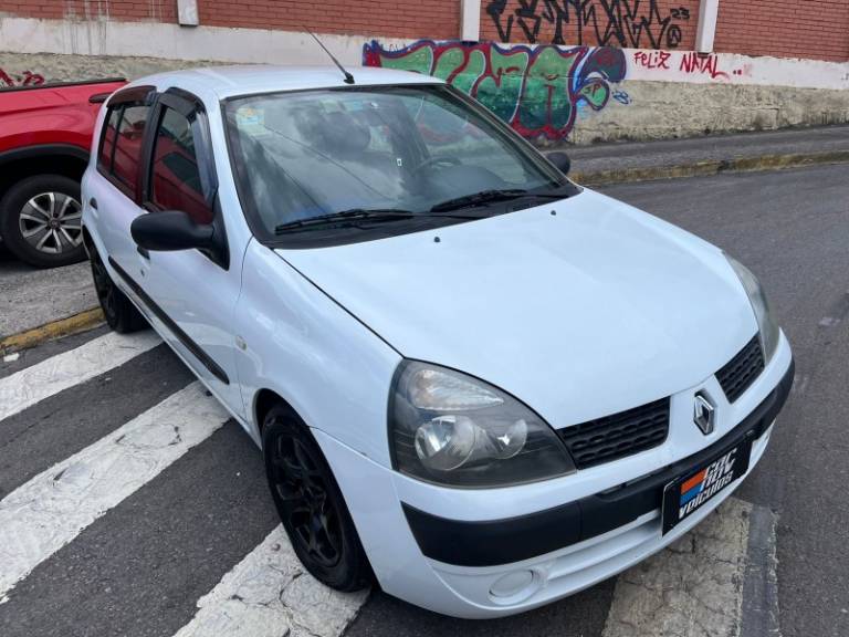 RENAULT - CLIO - 2003/2004 - Branca - R$ 14.900,00