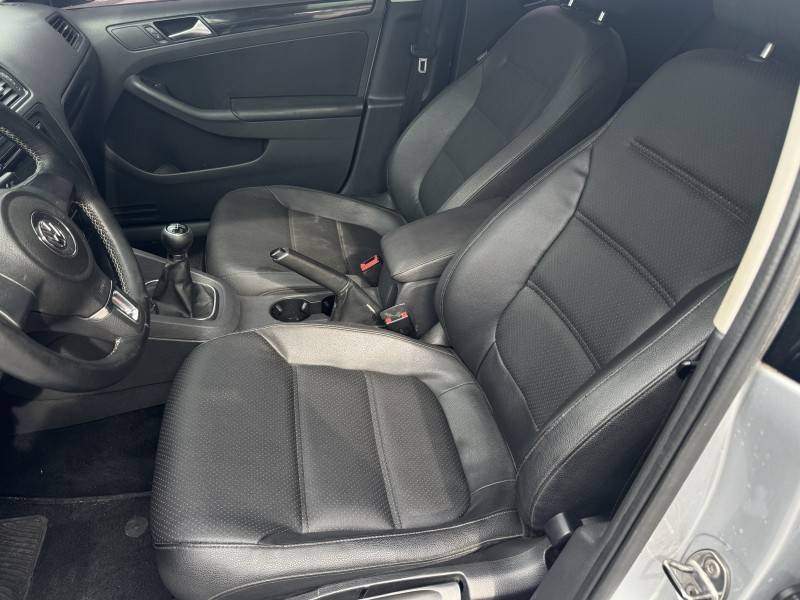 VOLKSWAGEN - JETTA - 2011/2011 - Prata - R$ 61.900,00