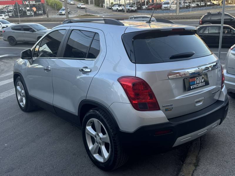 CHEVROLET - TRACKER - 2015/2015 - Prata - R$ 69.900,00