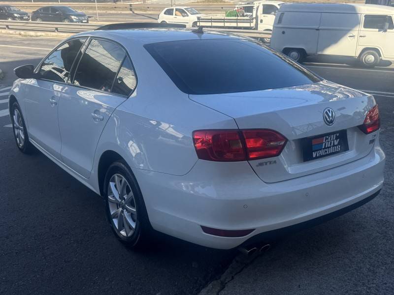 VOLKSWAGEN - JETTA - 2014/2014 - Branca - R$ 71.900,00