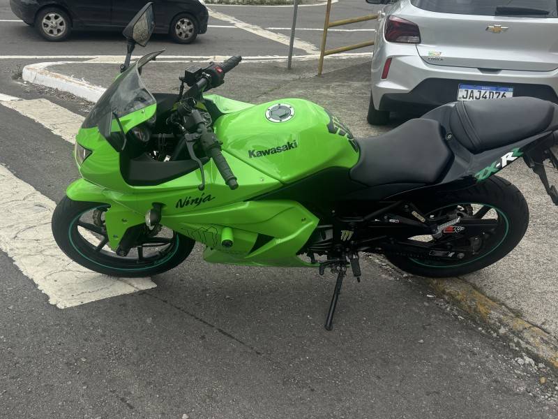 KAWASAKI - NINJA 250R - 2010/2010 - Verde - R$ 16.900,00