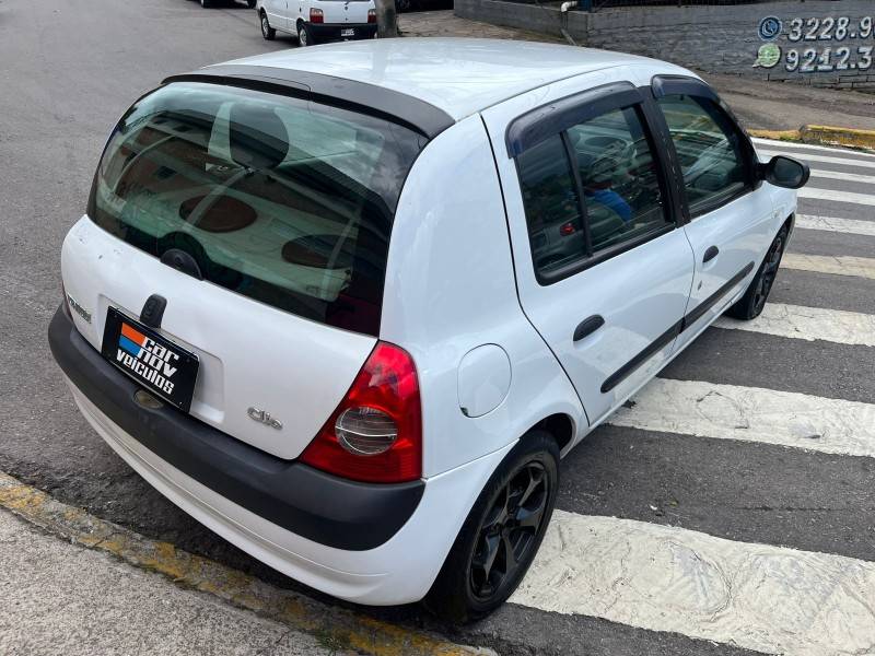 RENAULT - CLIO - 2003/2004 - Branca - R$ 14.900,00