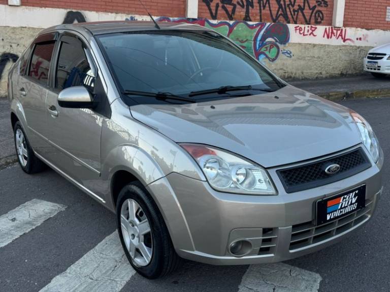FORD - FIESTA - 2010/2010 - Dourada - R$ 32.900,00