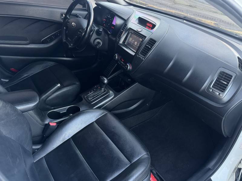 KIA MOTORS - CERATO - 2014/2014 - Branca - R$ 67.900,00
