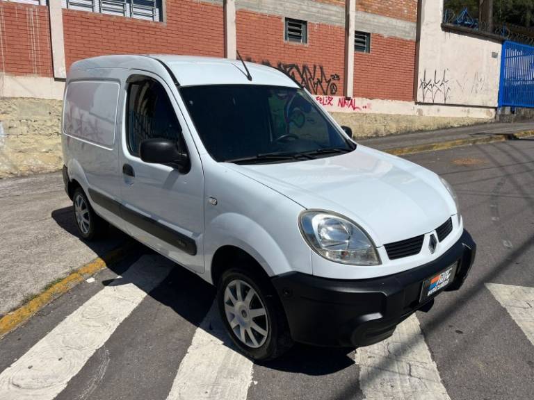 RENAULT - KANGOO - 2013/2013 - Branca - R$ 37.900,00