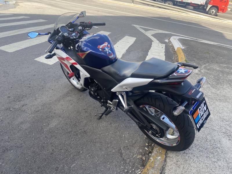 HONDA - CBR 250R - 2012/2012 - Azul - R$ 16.500,00