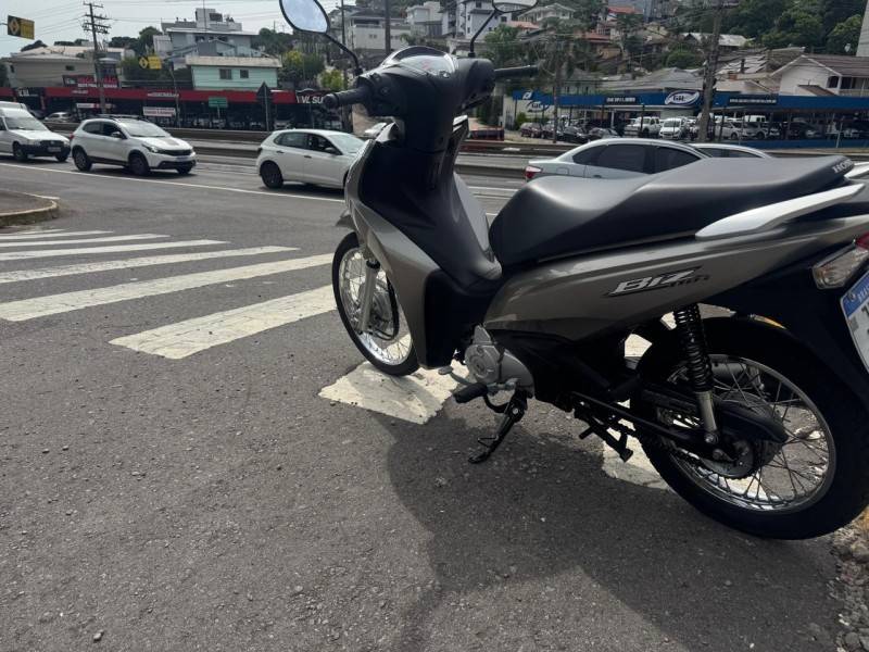HONDA - BIZ 110I - 2022/2022 - Prata - R$ 13.900,00