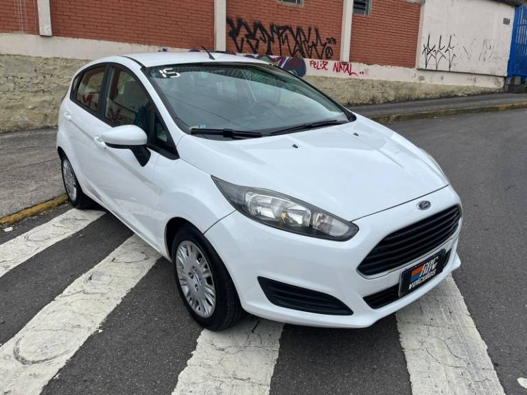 FORD - FIESTA - 2015/2015 - Branca - R$ 44.900,00