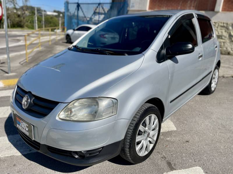 VOLKSWAGEN - FOX - 2007/2008 - Prata - R$ 23.900,00