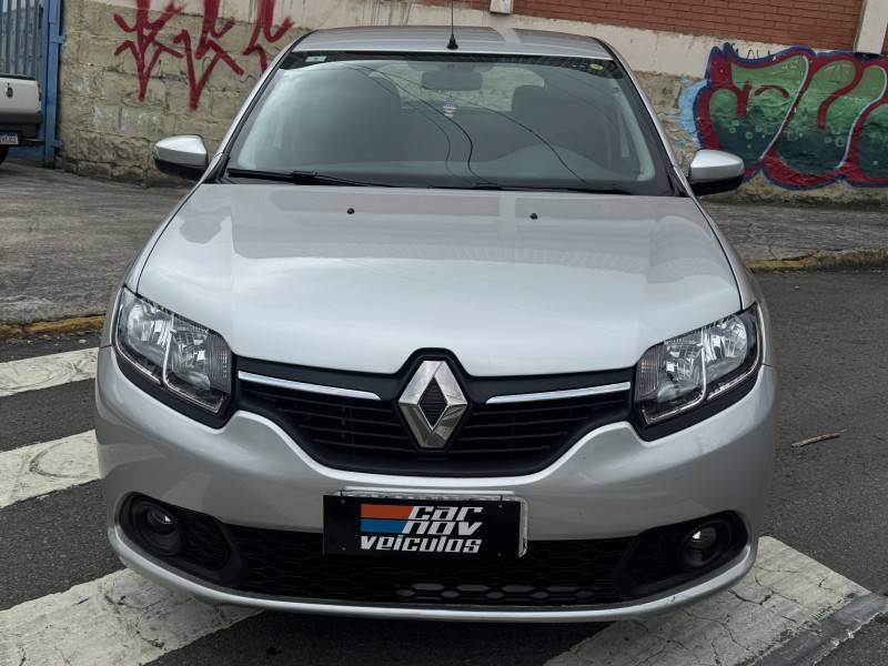 RENAULT - SANDERO - 2015/2015 - Prata - R$ 42.900,00