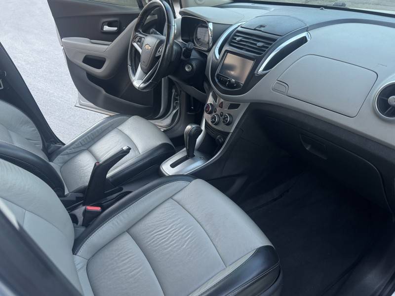 CHEVROLET - TRACKER - 2015/2015 - Prata - R$ 69.900,00