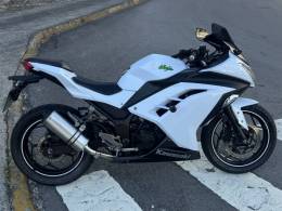 KAWASAKI - NINJA 300 - 2014/2015 - Branca - R$ 23.900,00