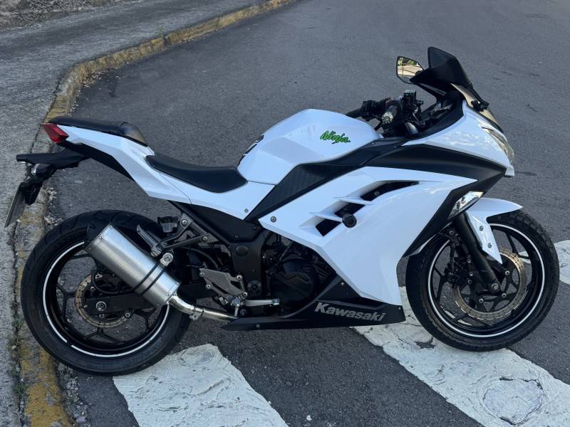 KAWASAKI - NINJA 300 - 2014/2015 - Branca - R$ 23.900,00