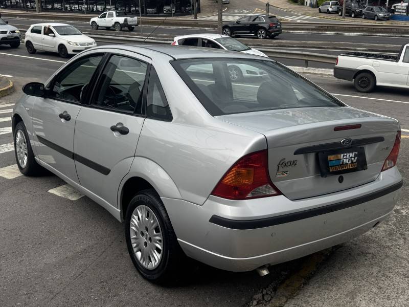 FORD - FOCUS - 2008/2008 - Prata - R$ 25.900,00