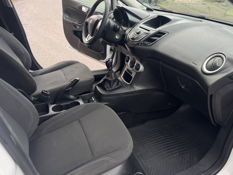 FORD - FIESTA - 2014/2014 - Branca - R$ 44.900,00
