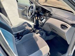 FORD - FOCUS - 2000/2001 - Azul - R$ 19.900,00