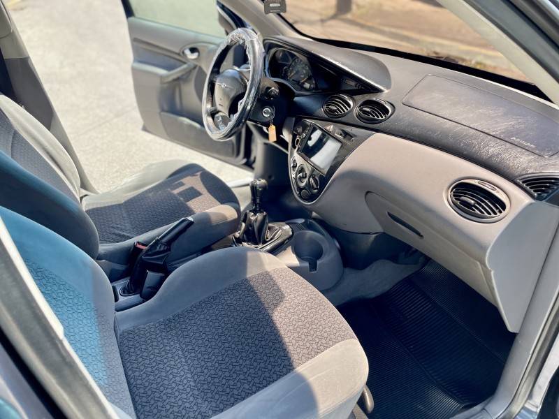 FORD - FOCUS - 2000/2001 - Azul - R$ 19.900,00
