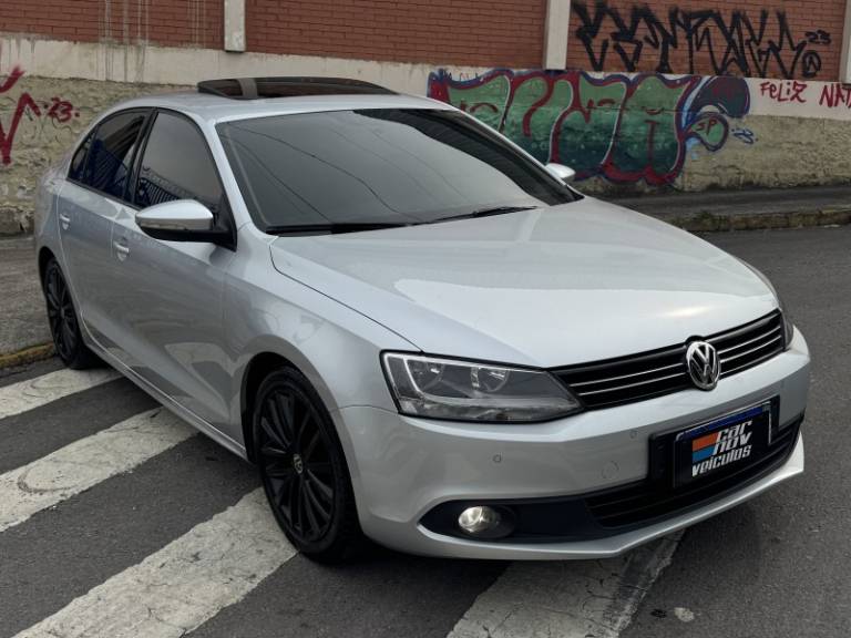 VOLKSWAGEN - JETTA - 2011/2011 - Prata - R$ 61.900,00