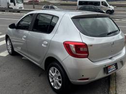 RENAULT - SANDERO - 2015/2015 - Prata - R$ 42.900,00