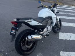 HONDA - CB 300R - 2012/2012 - Branca - R$ 13.900,00