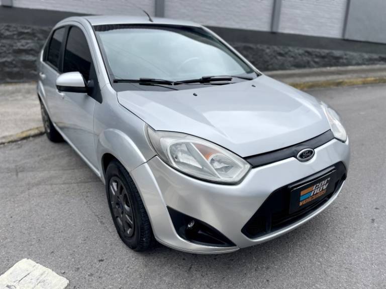 FORD - FIESTA - 2013/2014 - Prata - R$ 37.900,00