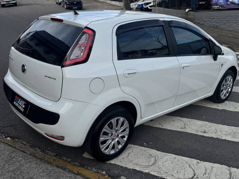 FIAT - PUNTO - 2013/2013 - Branca - R$ 43.800,00