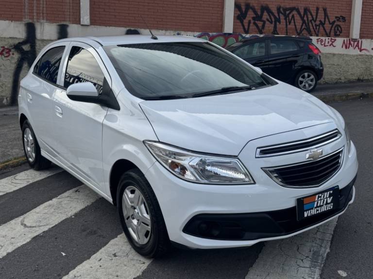 CHEVROLET - ONIX - 2013/2013 - Branca - R$ 43.800,00