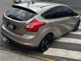 FORD - FOCUS - 2015/2015 - Dourada - R$ 59.900,00