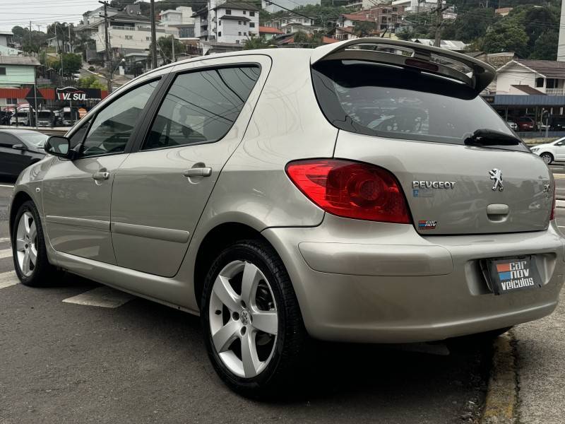 PEUGEOT - 307 - 2008/2008 - Dourada - R$ 23.900,00