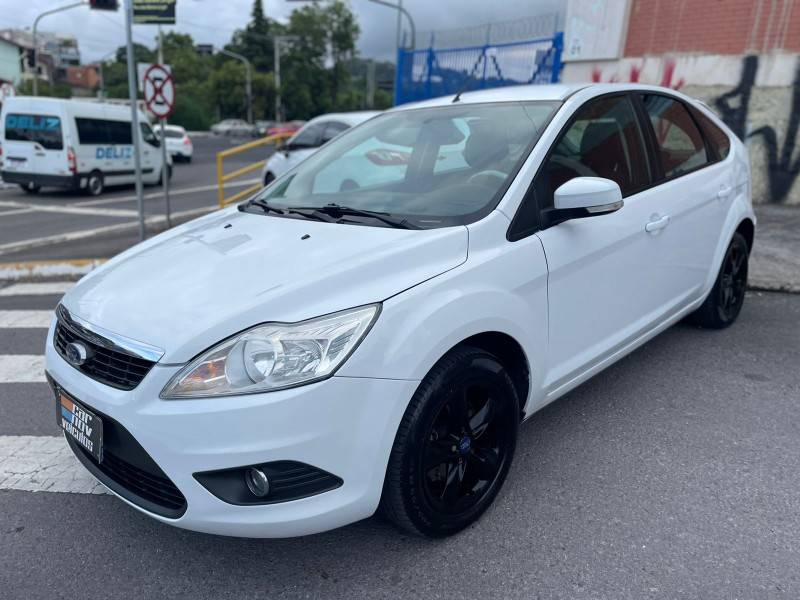 FORD - FOCUS - 2012/2012 - Branca - R$ 42.900,00
