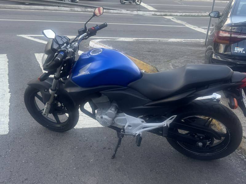 HONDA - CB 300R - 2011/2011 - Azul - R$ 10.900,00