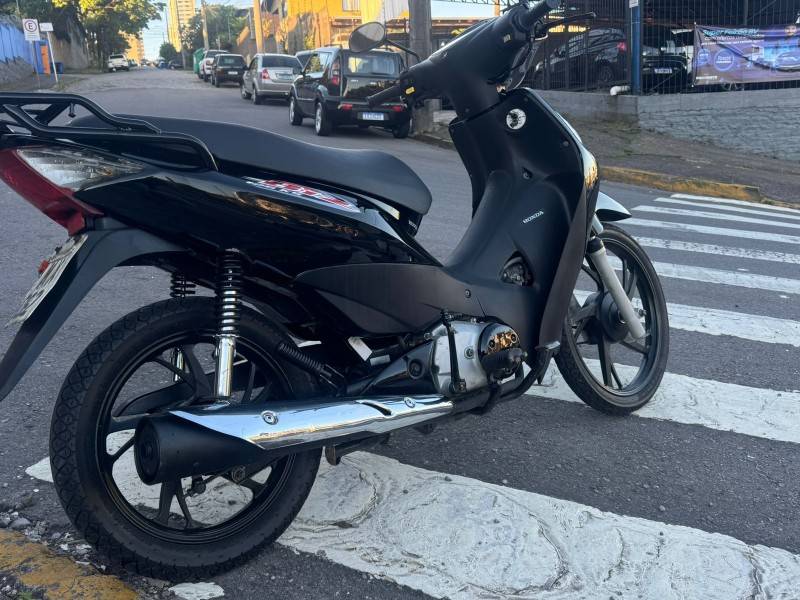 HONDA - BIZ 125 - 2006/2006 - Preta - R$ 8.700,00