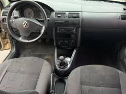 VOLKSWAGEN - GOL - 2002/2002 - Dourada - R$ 13.900,00