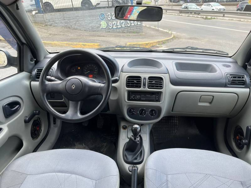 RENAULT - CLIO - 2003/2004 - Branca - R$ 14.900,00