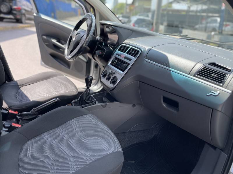 FIAT - PUNTO - 2011/2012 - Prata - R$ 36.900,00