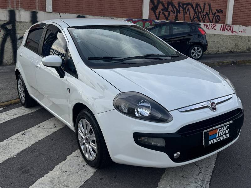 FIAT - PUNTO - 2013/2013 - Branca - R$ 43.800,00