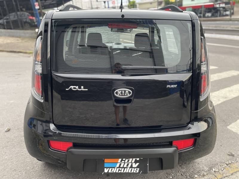 KIA MOTORS - SOUL - 2011/2012 - Preta - R$ 41.900,00