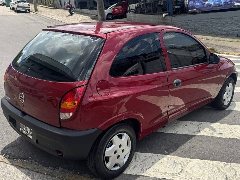CHEVROLET - CELTA - 2004/2004 - Vermelha - R$ 18.900,00
