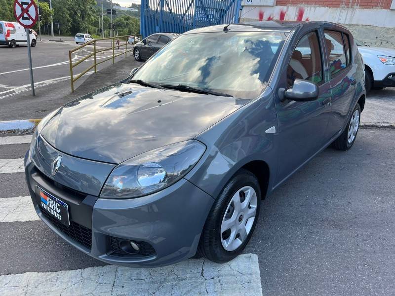 RENAULT - SANDERO - 2014/2014 - Prata - R$ 37.900,00