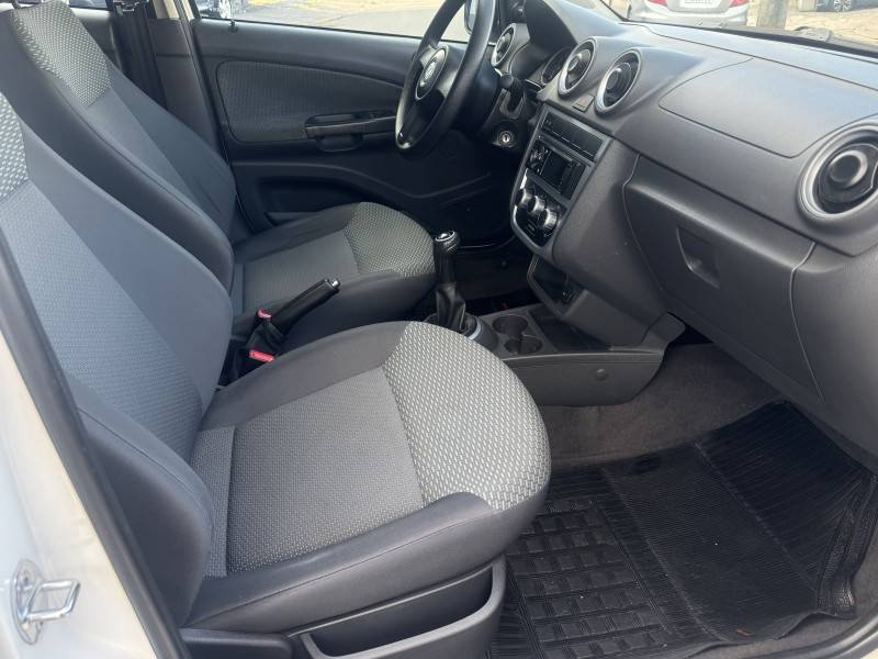 VOLKSWAGEN - GOL - 2010/2011 - Branca - R$ 28.900,00