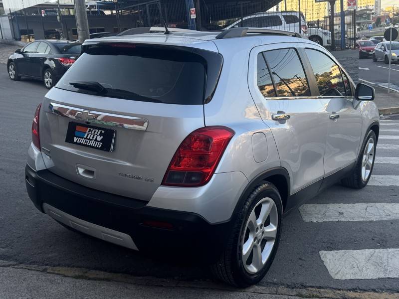 CHEVROLET - TRACKER - 2015/2015 - Prata - R$ 69.900,00