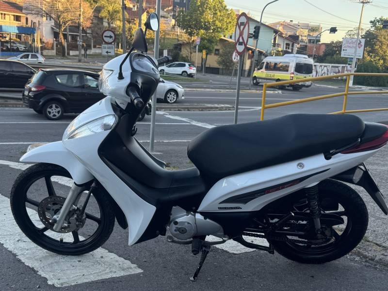 HONDA - BIZ 125 - 2012/2013 - Branca - R$ 12.900,00