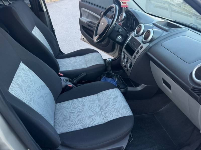 FORD - FIESTA - 2010/2010 - Dourada - R$ 32.900,00