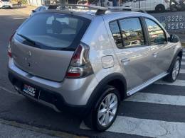 RENAULT - SANDERO - 2013/2013 - Prata - R$ 41.800,00