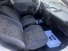 CHEVROLET - CORSA - 2002/2002 - Branca - R$ 18.900,00