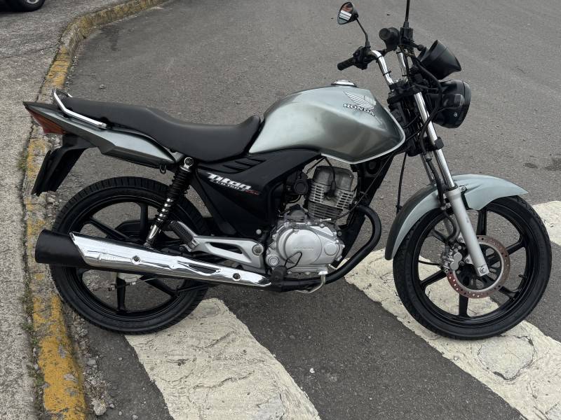 HONDA - CG 150 - 2011/2011 - Prata - R$ 11.900,00